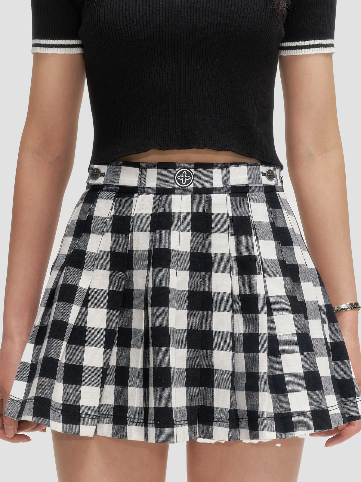 GRASSLAND BLACK AND WHITE CHECKERED PLEATED SKIRT