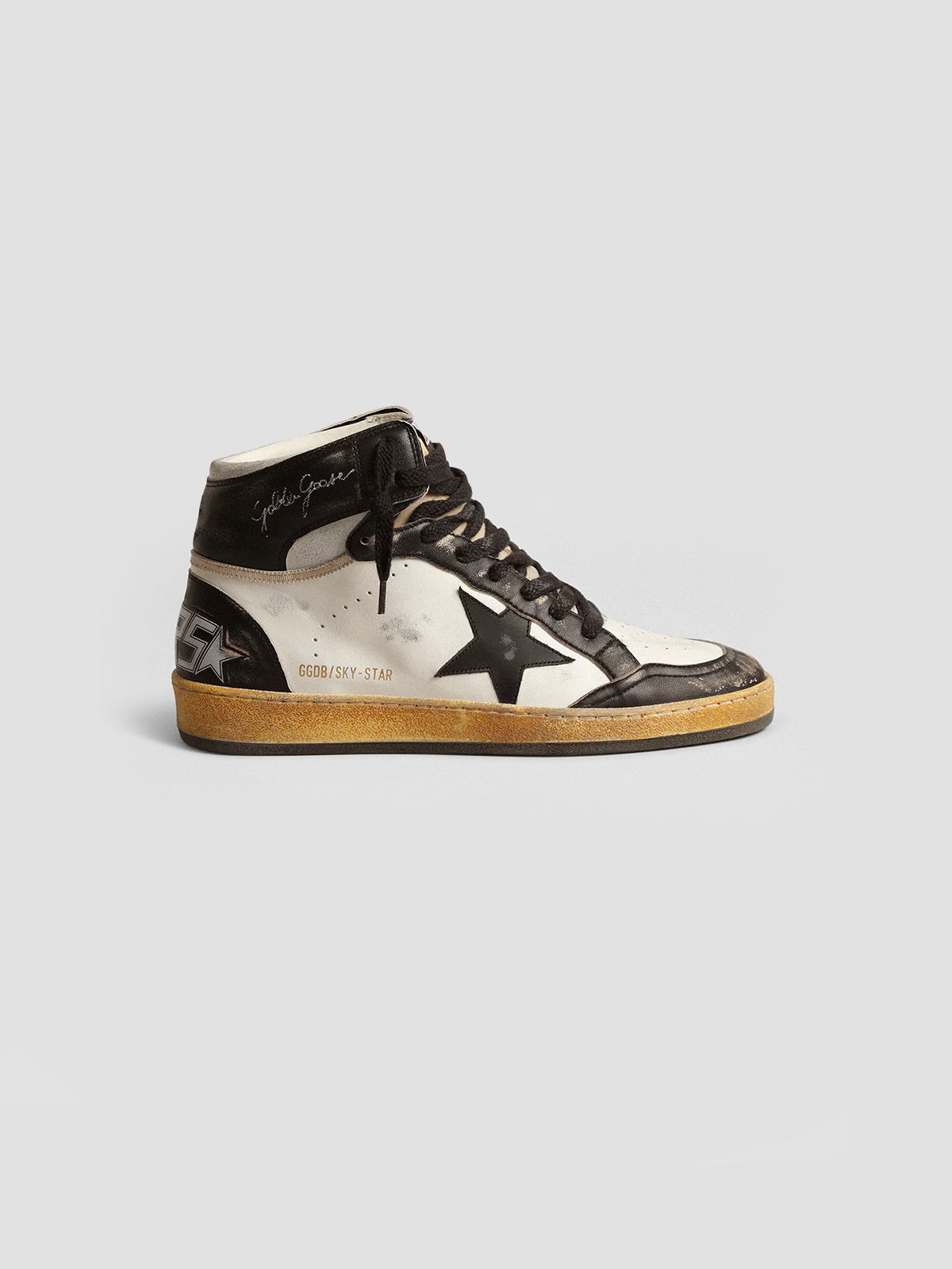 Sky-Star in white nappa leather with black leather star